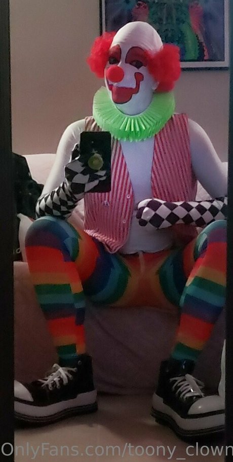 toony clown star art picture