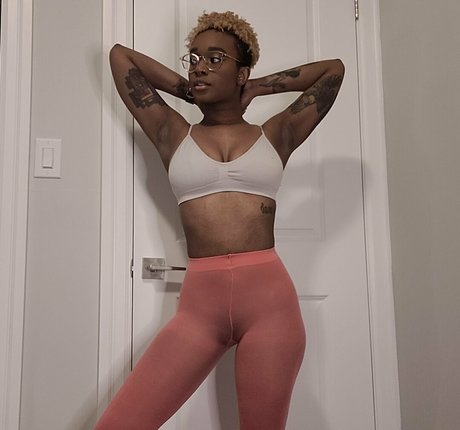 deedeebee96 star nude image