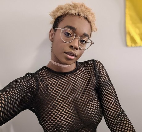 deedeebee96 xxx actress pictures