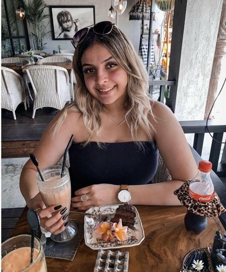 Chloe C erotic actress photos