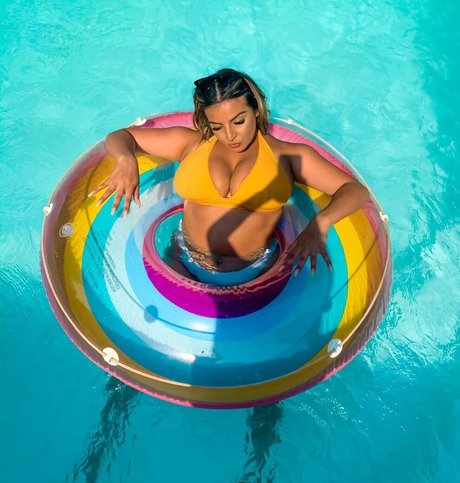 Chloe C beautiful pornstar pics