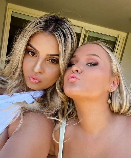 Chloe C art star pic