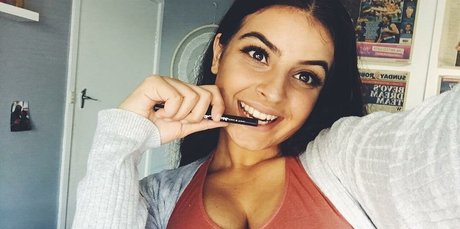 Chloe C porn star pictures