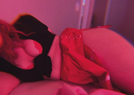 kyramox nude star pics