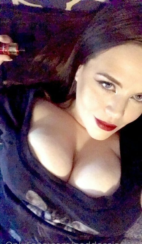 goddessisolda model sexy photos