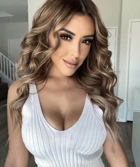 MsLupeRamos xxx model gallery