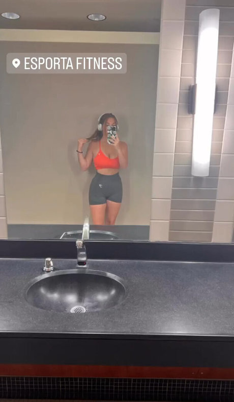 Makenna Adams pretty model gallery