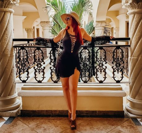 Madison Agnew hot actress image