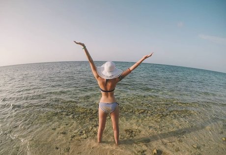 Madison Agnew model beautiful galleries