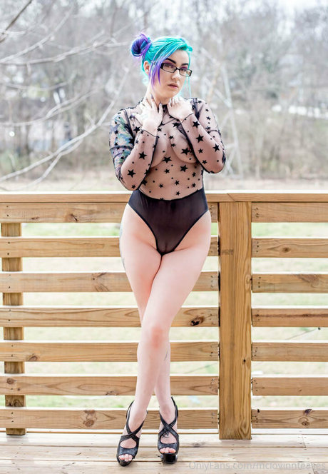 mclovinnteases free model pictures