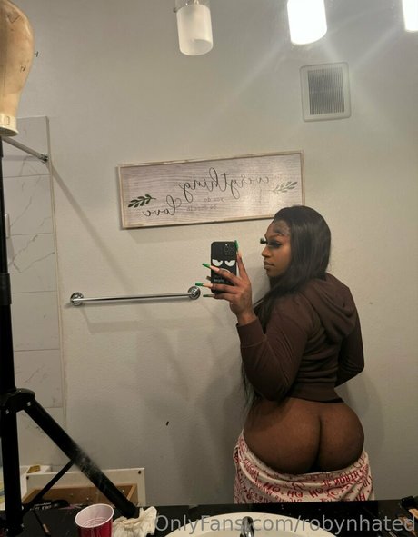 robynhated star nude pics