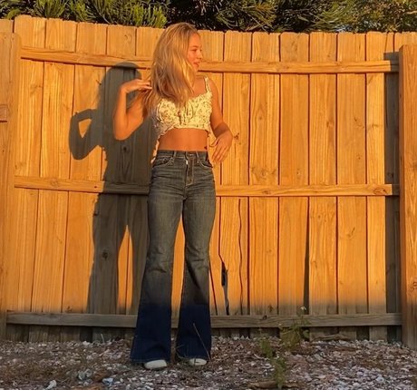 Isabella DuCharme star porn img