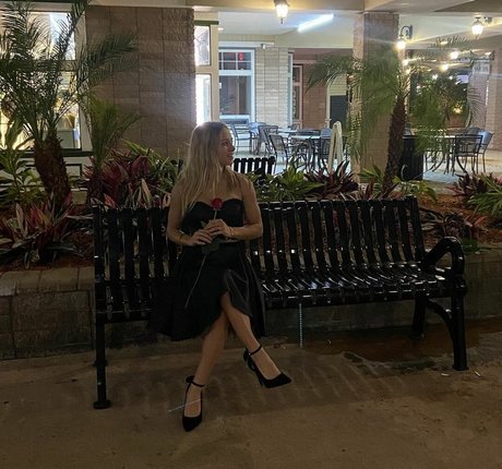 Isabella DuCharme hot actress photos