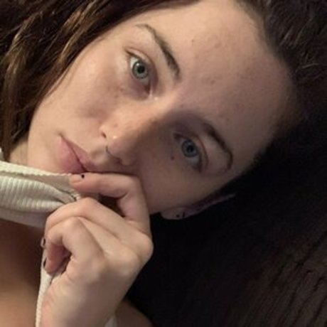 Lilbootyhole model top gallery