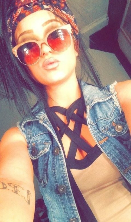 keelingz erotic model photo