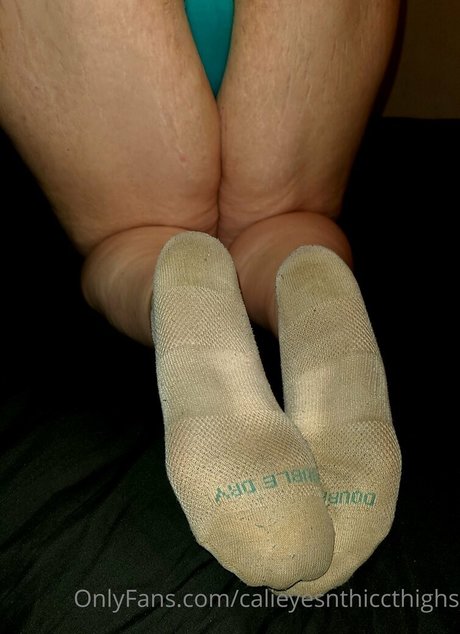 calieyesnthiccthighs pornstar exclusive picture