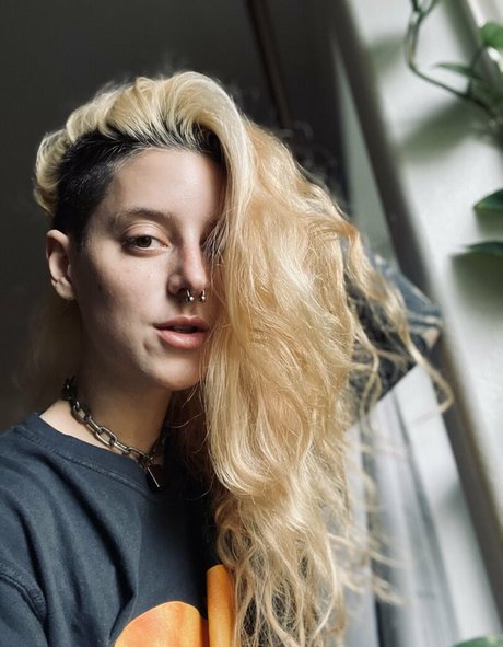 thecamdamage free model image