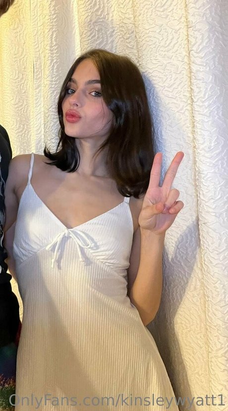 Kinsley Alyse Wyatt pornstar naked picture