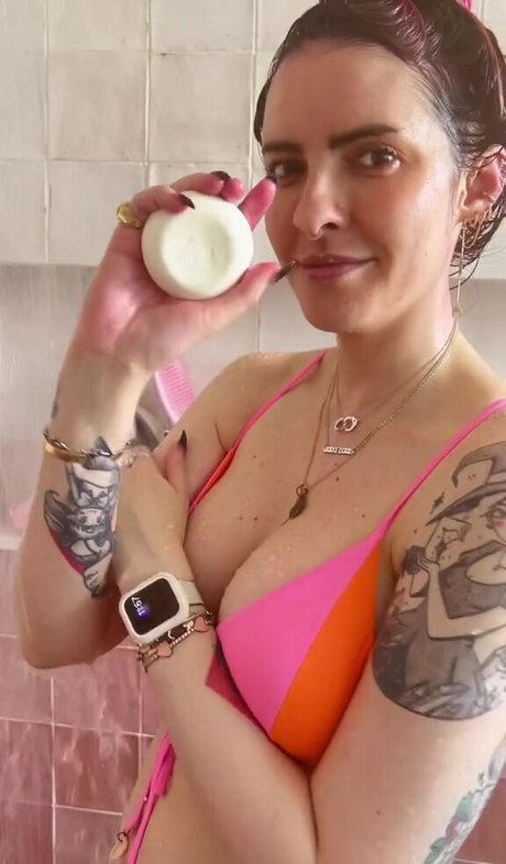 Karen Bachini nice actress photo