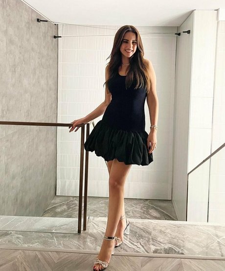 Dorra Zarrouk free star pic