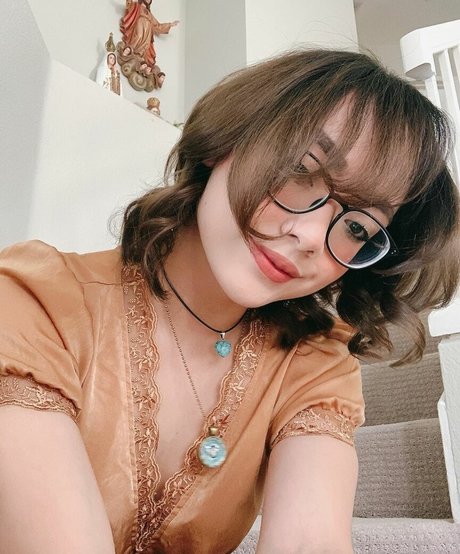 honeebelle nudes model gallery