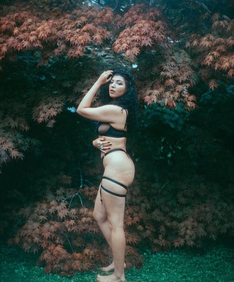 WhiteCosmicMirror naked actress img