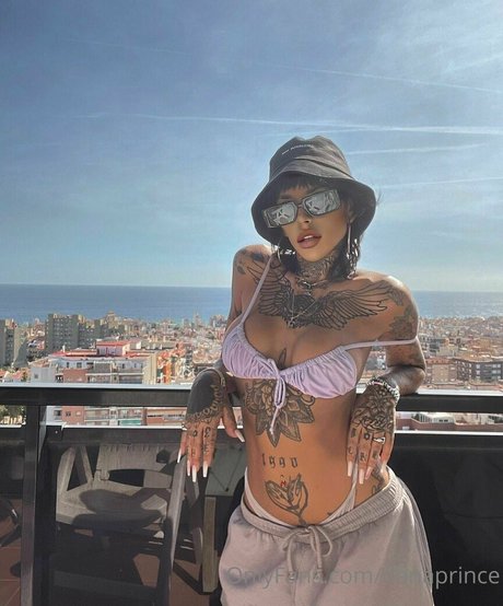 danaprince model nude image