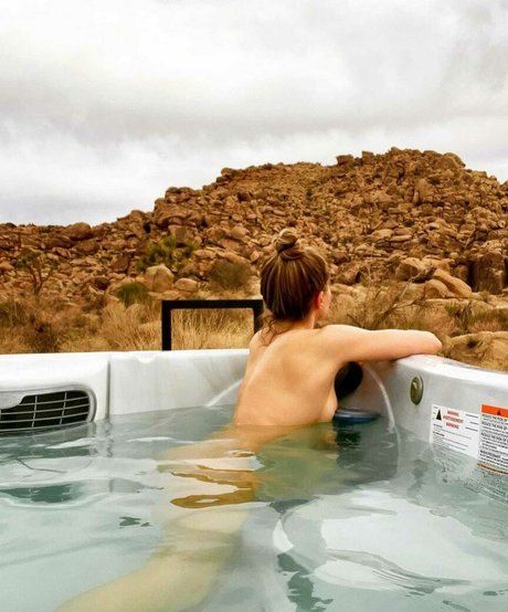 Rita Volk model naked img