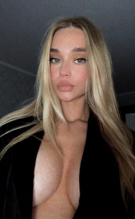 Sandy blond nice model pictures