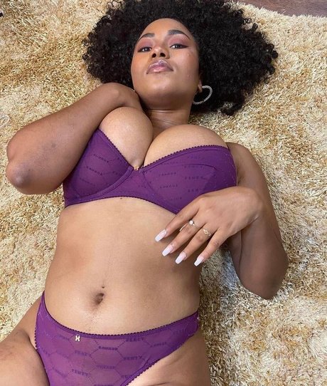 Lady Dadoune model adult image