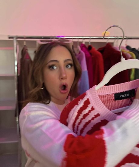 Ava Kolker star beautiful pictures