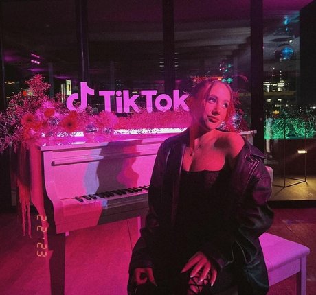 Ava Kolker pornstar beautiful img