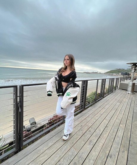 Lexy Kolker hd model photo