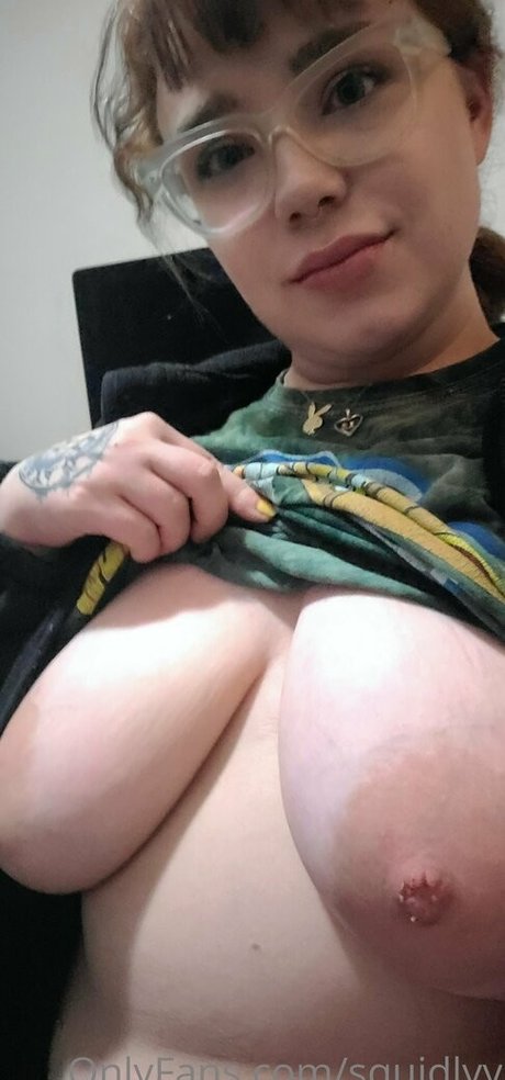 thequeenhasarrived model naked photo