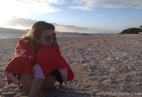 laryfree xxx model pic