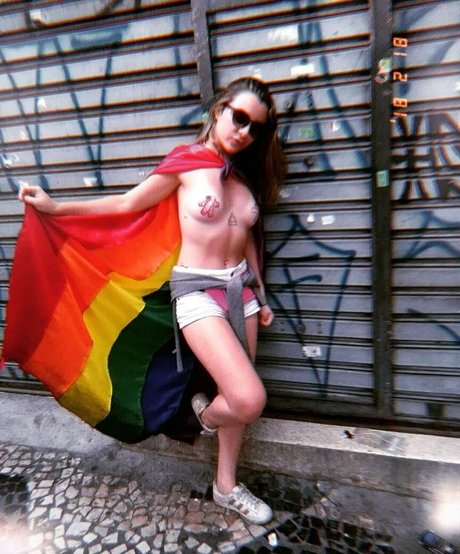 laryfree hd actress picture