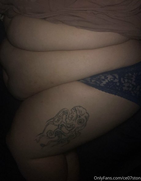 ce07ston naked model image