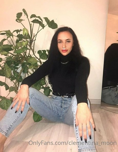 clementina moon pretty model picture