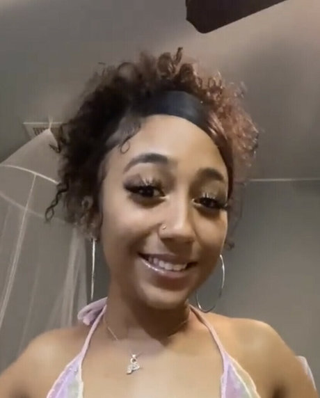 Heavenbaee model pretty picture