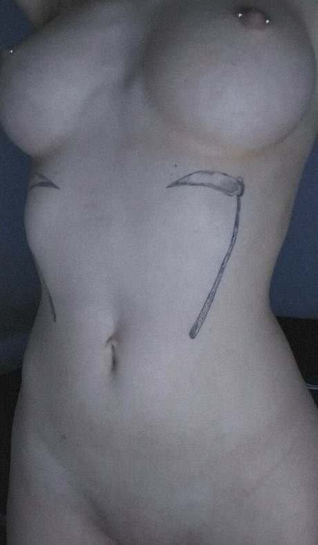 Kindessa sama model free image