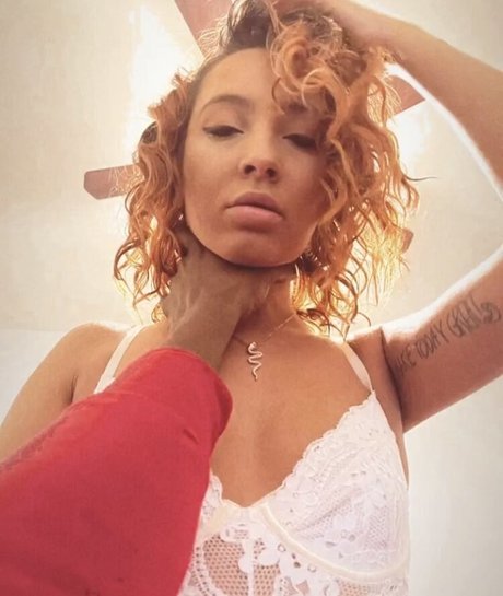 Taylor Weeks star erotic picture