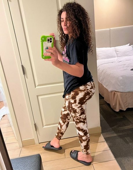 RealStuckUp model pretty archive