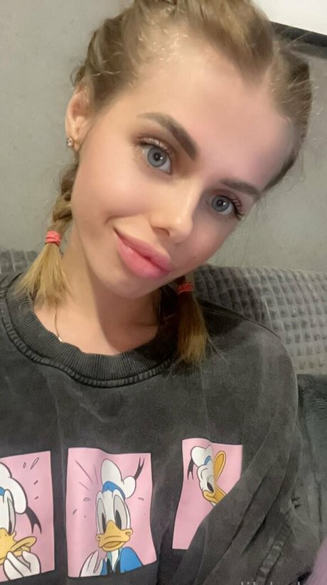 your lil babe model top photo