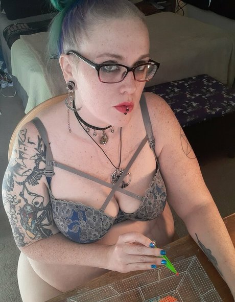 smo licious model top pictures