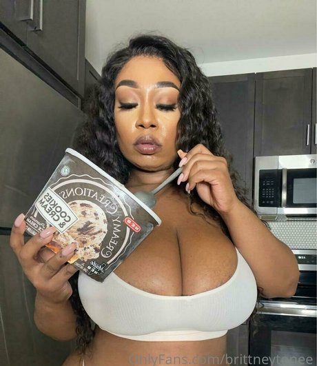 brittneytonee erotic actress galleries