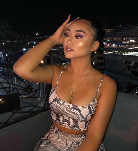 annouveauriche pornstar naked pic