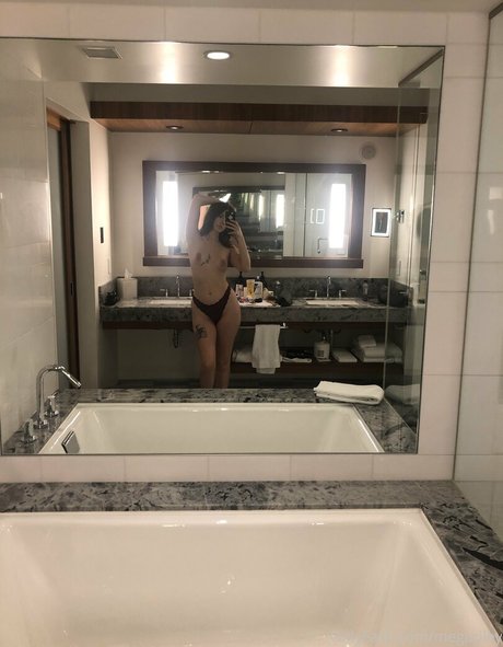 megariley model porn photo