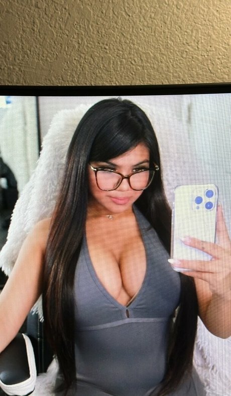 janifest pornstar nude pic
