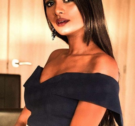 Resha Antony sexy actress img