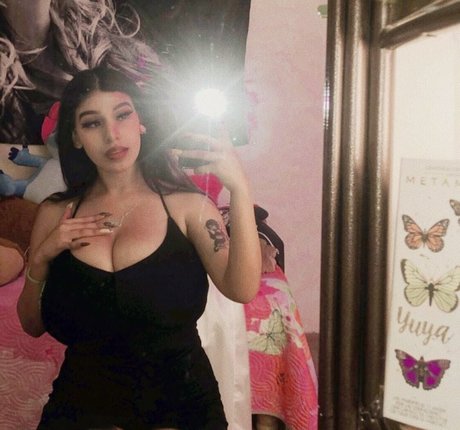 amywinos10 naked star img